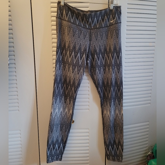 Nike Pants - Nike Chevron Leggings in Black and Gray Size Large